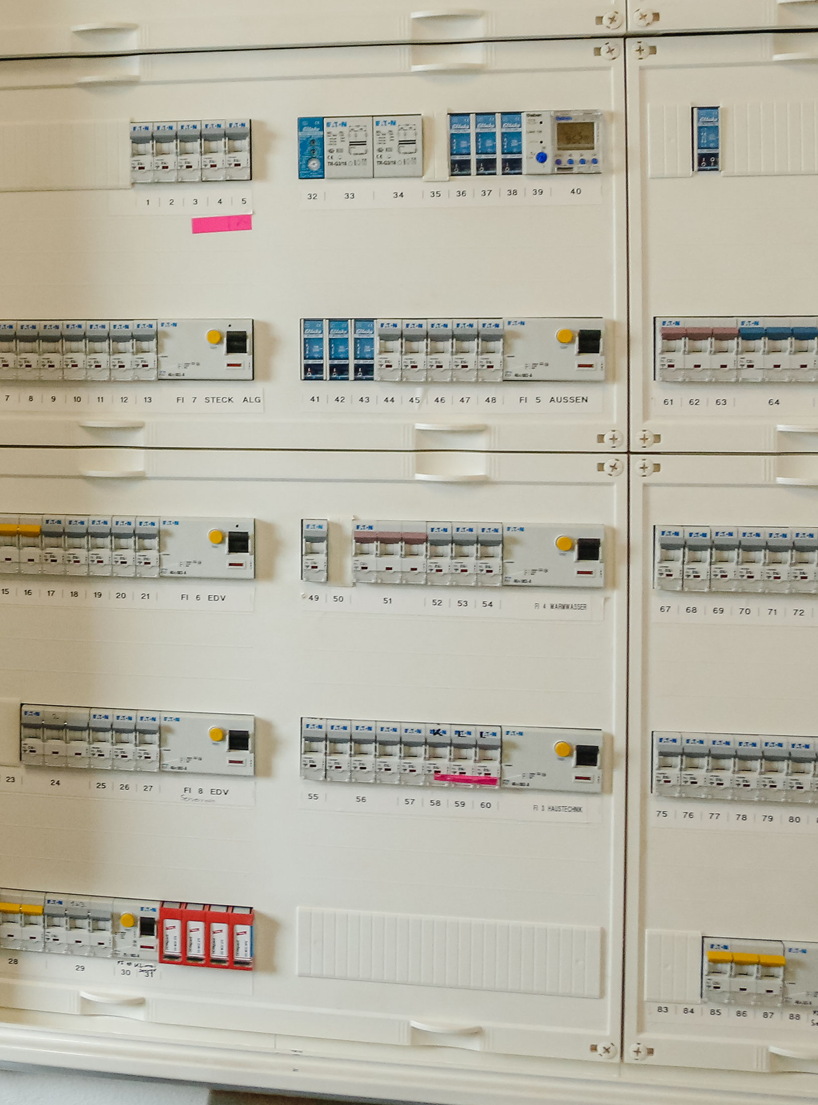 grundversorger-gewerbe-uezw-energie-1628x2200